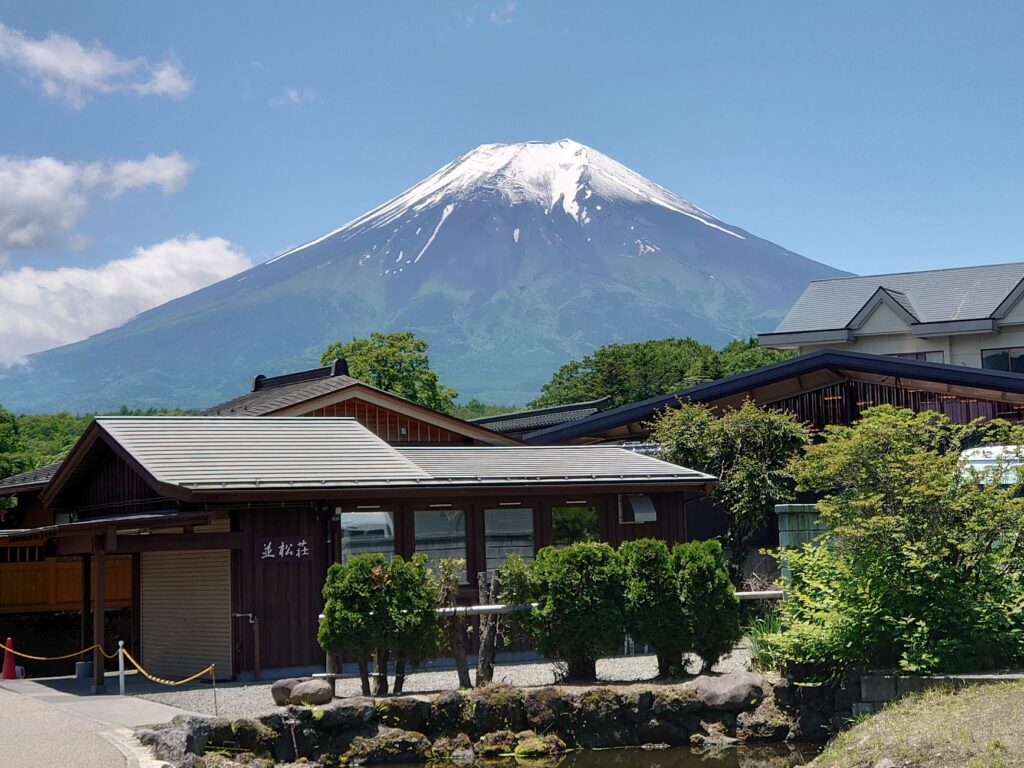 忍野八海と富士山