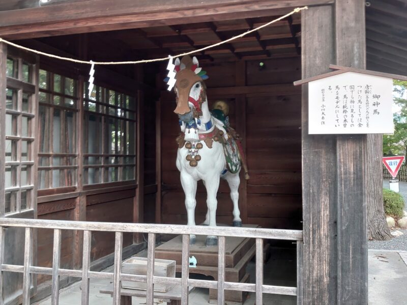 穂高神社の馬の像