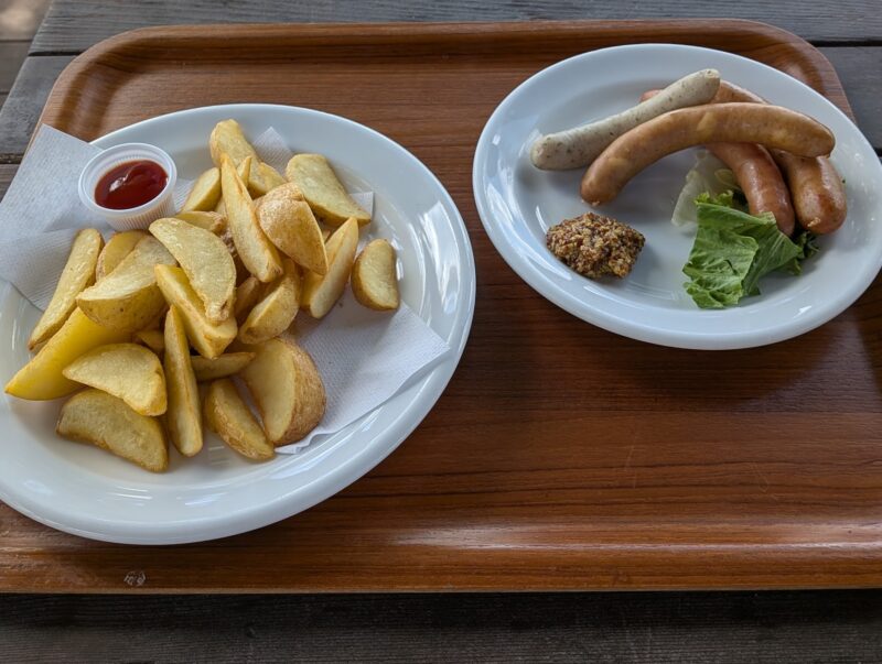 レストランで食べたポテト、ウインナー